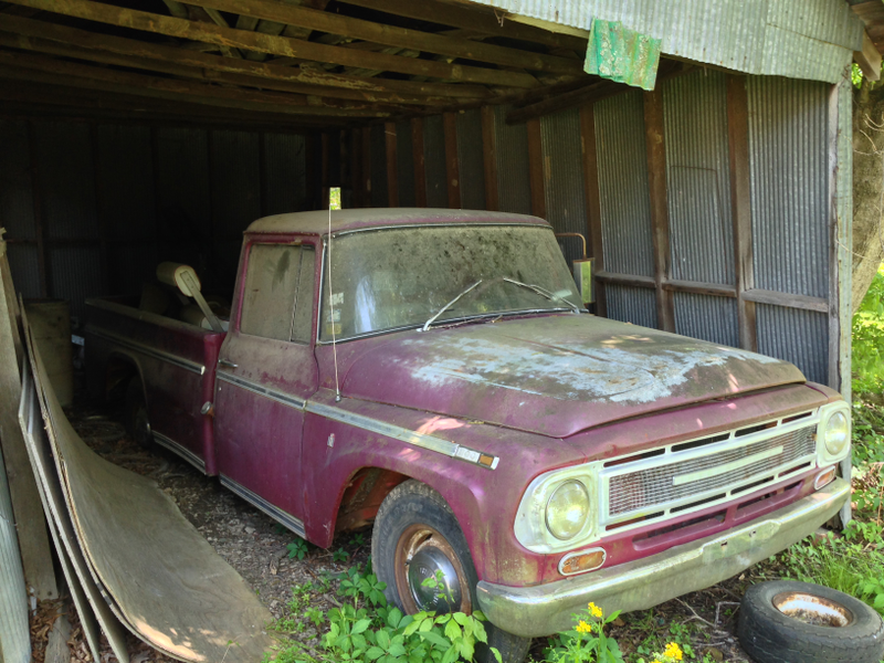 Barn find IH pickup